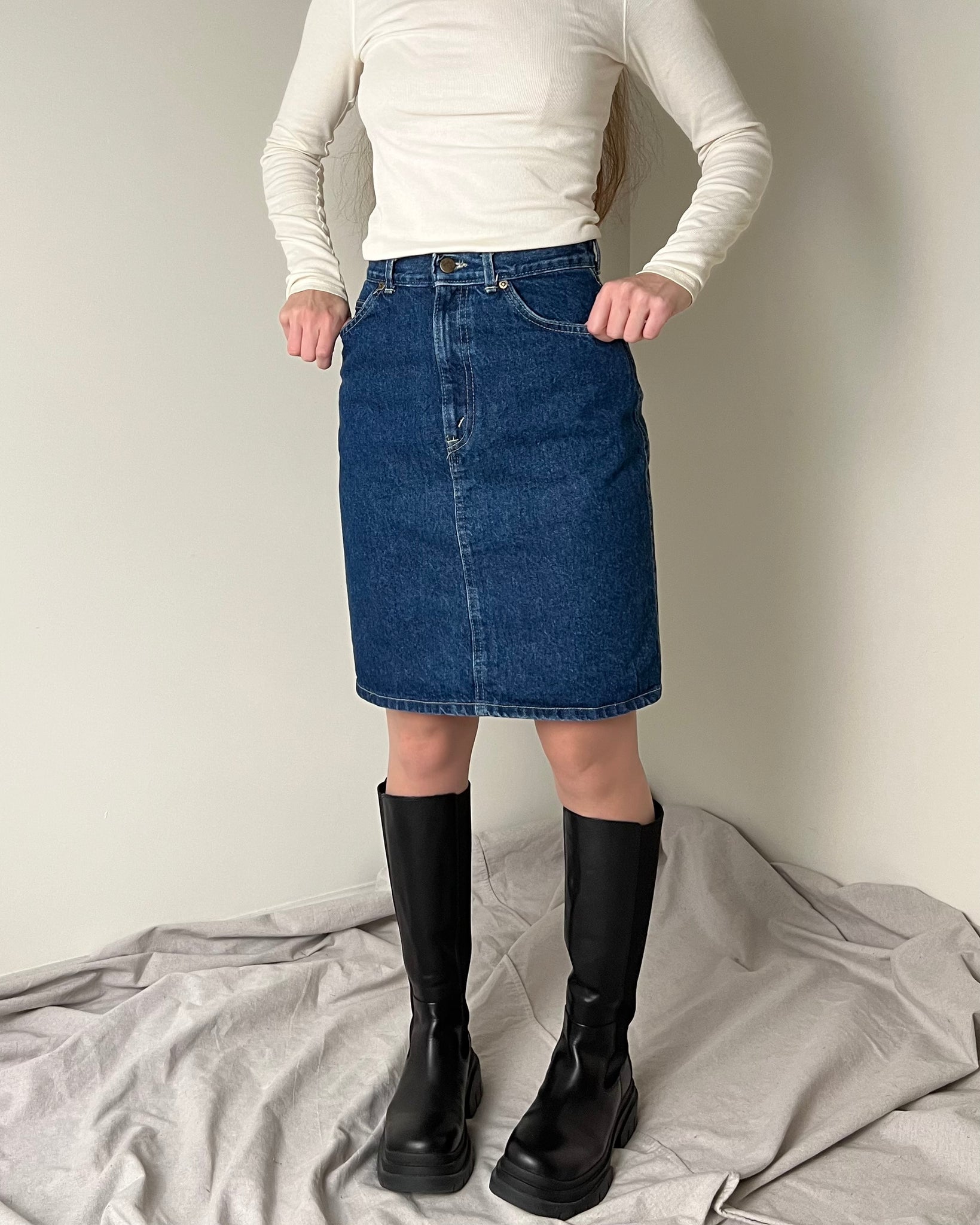 90s Chic Blue Wash Denim Skirt (Fits XS/S)
