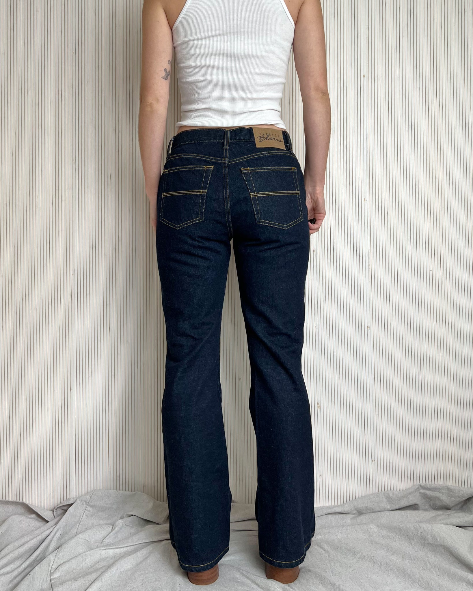 90s Flared Dark Denim Jeans (waist 28”)