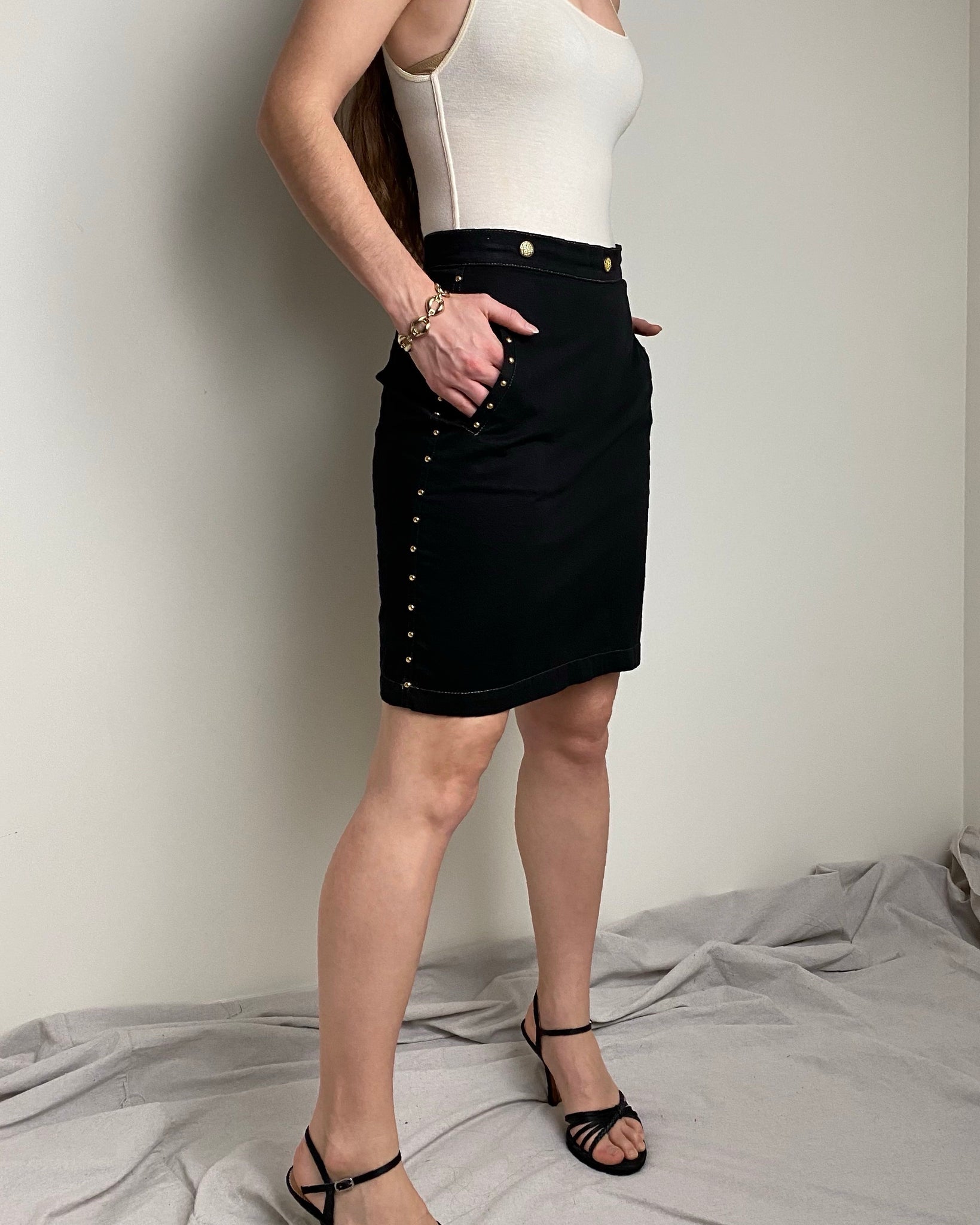 80s Black Pencil Skirt with Gold Embellishment (size 6)