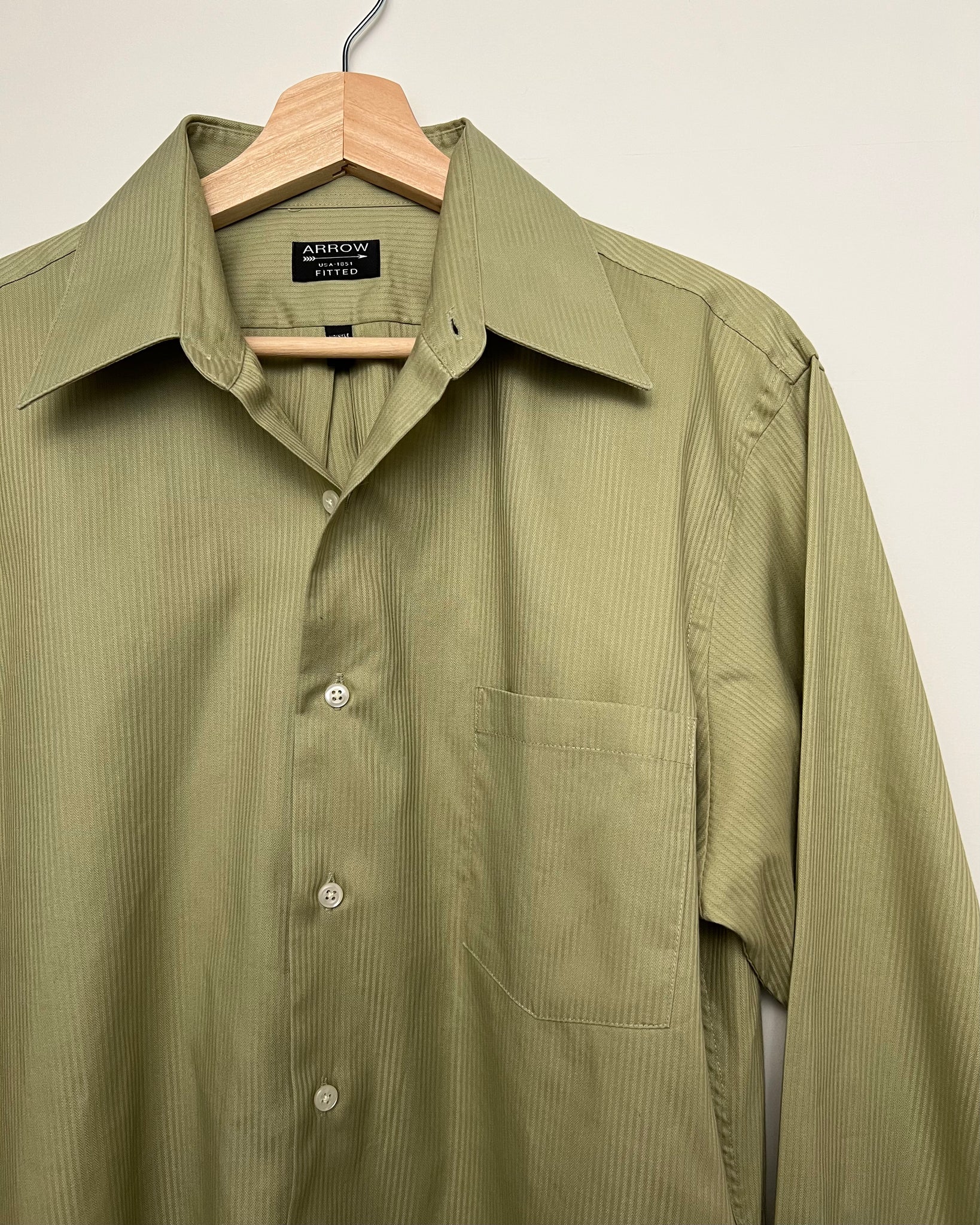 Pale Green Mens Shirt (Mens L)